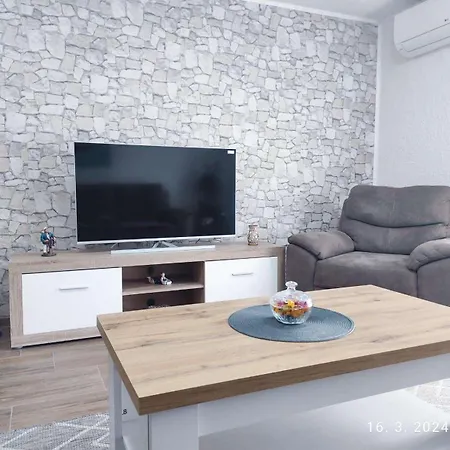 With Parking Space Kosinozici, - 23146 Apartment